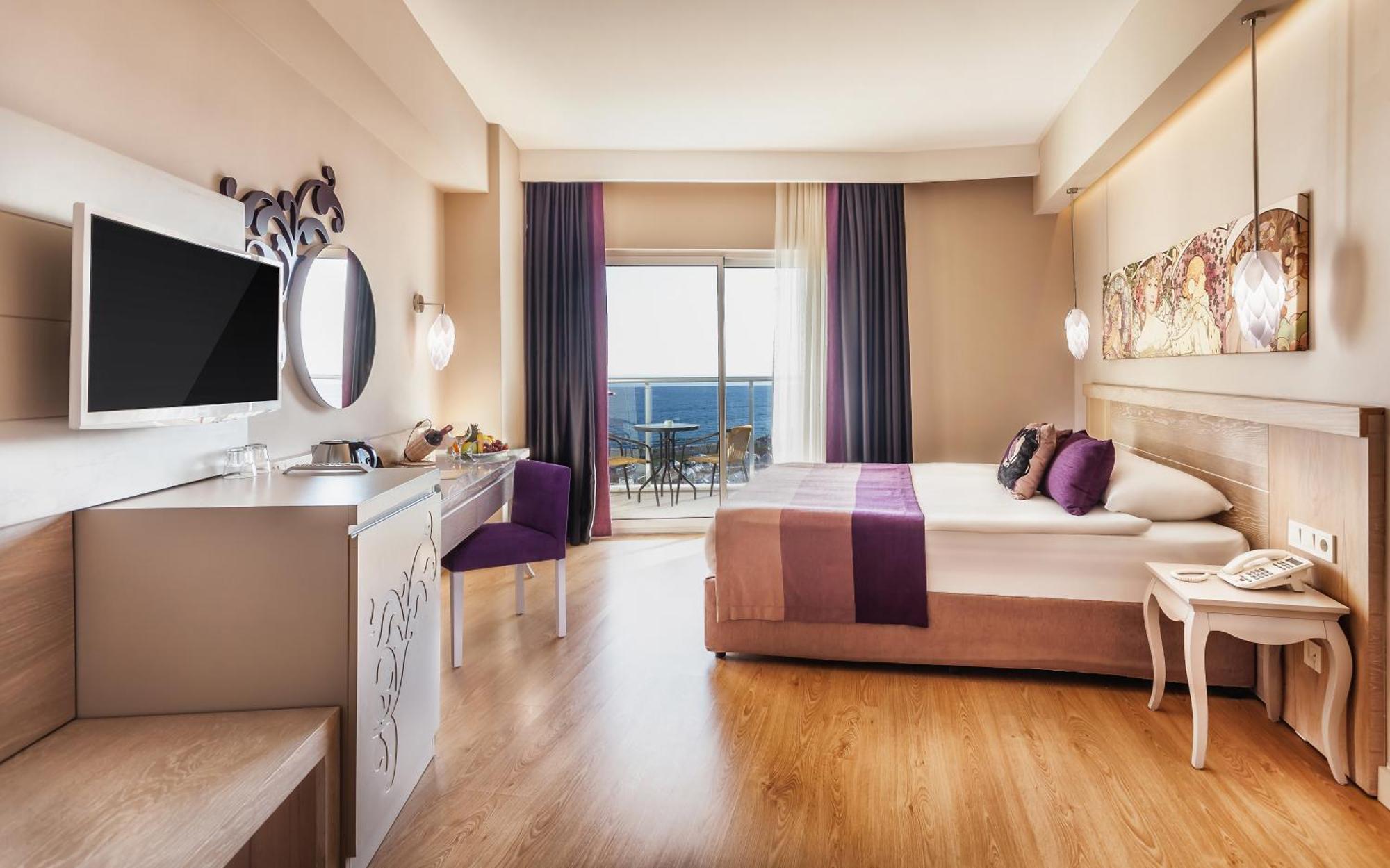 Double or Twin Room Partial Sea View